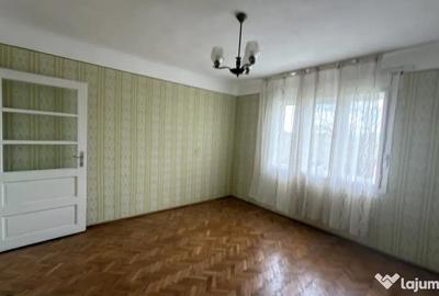 Casă cu 3 camere cu Teren 2200 Mp în Central - 2