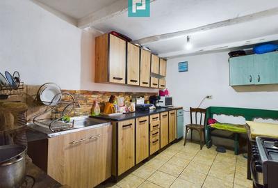 Casă cu 5 camere cu Teren 3950 Mp în Dorobanți - 2