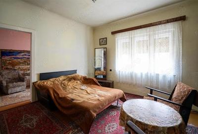 Casa singur in curte cu acces auto si teren 993 mp in Iosia. - 2