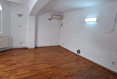 Casă individuală cu 9 camere cu Canalizare în Central - 3