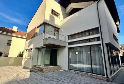 Inchiriere vila individula  8 camere/ pretabil - office, clinica, rezidential - 2