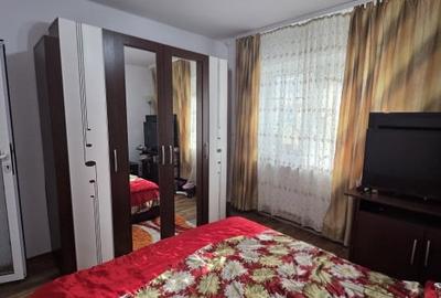 Apartament cu 3 camere decomandat, mobilat în Poarta 6 - 9