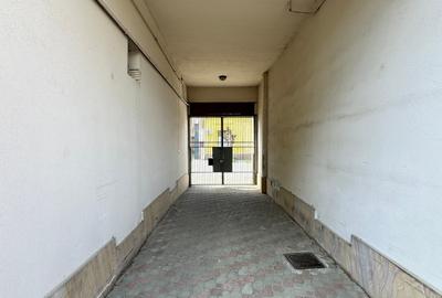 Casa cu 10 camere, 6 bai, cu anexe de birouri si hala - 9
