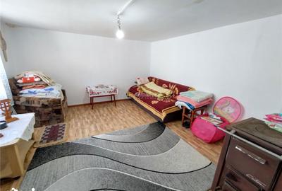 Casă cu 8 camere cu Teren 3800 Mp în Central - 3