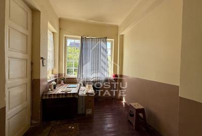 Casă cu 4 camere cu Canalizare în Central - 2
