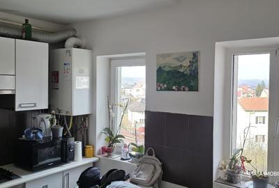 Apartament cu 2 camere semidecomandat, mobilat în Micro 9 - 3