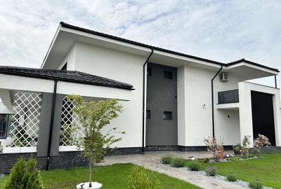 Casă cu Teren 999 Mp în Central - 2