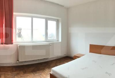 Casă cu 7 camere cu Teren 1023 Mp în Central - 1