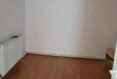 Casă cu 4 camere cu Teren 280 Mp în Piața Nouă