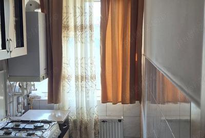 Apartament cu 2 camere semidecomandat în Urlați