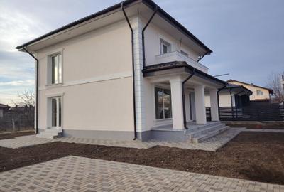 Casă individuală cu 4 camere în Miroslava