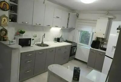 Apartament cu 3 camere decomandat în Noua - 4