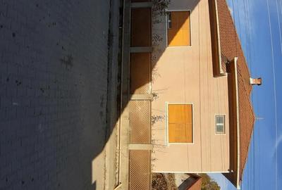 Casă cu 4 camere în Central - 4