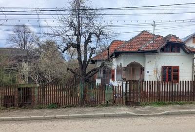 Casa brancoveneasca + teren generos - Pucioasa, zona Patrana ideal pentru renovare sau constructie - 2
