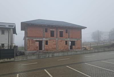 Duplex cu 4 camere cu Canalizare în Ipotești - 21