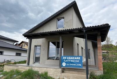 Casă individuală cu 4 camere cu Canalizare în Unirea - 1