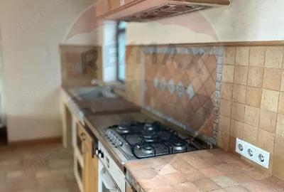 Vila de vanzare in zona Central Campulung-Muscel - 2