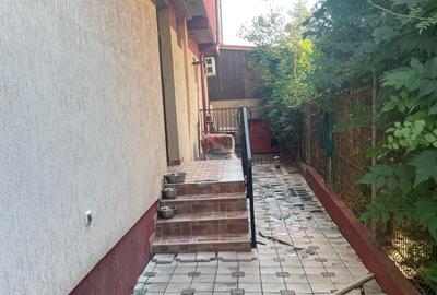 Locuință elegantă cu curte amenajată – parter + etaj, în spatele Pieței Delfinul - 2