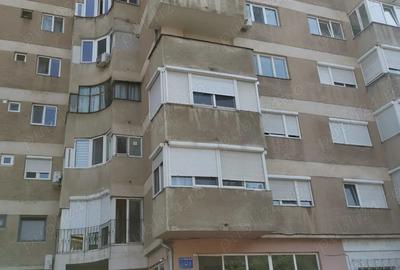 De vanzare apartament 3 camere decomandat, B-dul Dacia, Oradea - 2