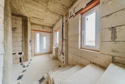 Casă cu 5 camere cu Teren 500 Mp în Horia - 4