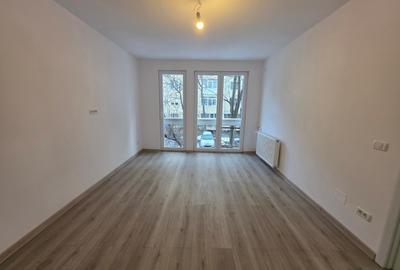 Apartament cu 3 camere semidecomandat în Titan