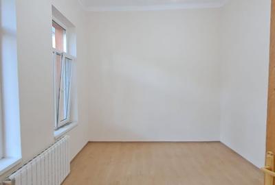 Dimitrie Cantemir, metrou Tineretului la 350 m, casa 2 camere + curte - 9