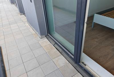 Apartament cu 3 camere semidecomandat în Tractorul - 7