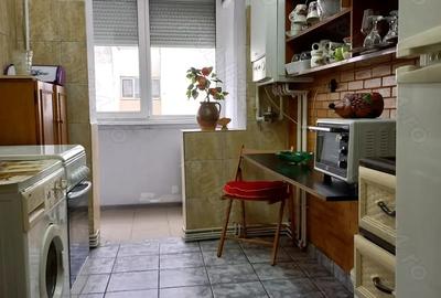 Vand apartament doua camere decomandate 47mp +7mp balcon Ciresica Sibiu Pre? 75000euro - 3