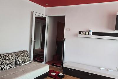 Apartament cu 2 camere nedecomandat în Micro 6 - 12
