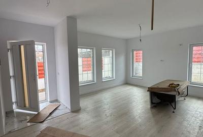 Casă cu 4 camere cu Teren 500 Mp în Podu Roș - 2