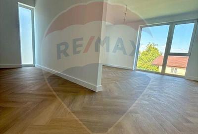 Casă cu 4 camere cu Teren 500 Mp în Cârcea - 1