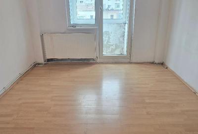 Vand apartament 2 camere decomandat in Deva, zona Micro 15, etaj 7, - 2
