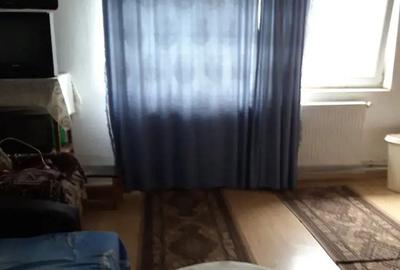 Primesc in gazda un baiat nefumator,zona nord.Tel. .