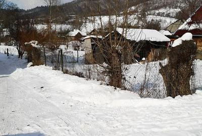 Casă cu Teren 1400 Mp în Strâmtura - 1