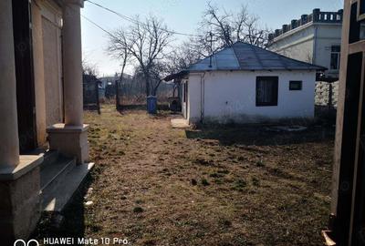 De vanzare (de inchiriat) , in zona centrala, casa cu curte de 1100 mp De vanzare (de inchiriat) , in zona centrala, casa cu curte de 1100 mp - 7