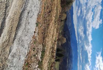 Teren de 700 mp, în Petros - 2