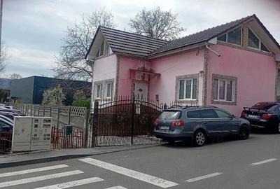 Casă cu 2 camere cu Teren 75000 Mp în Central - 2