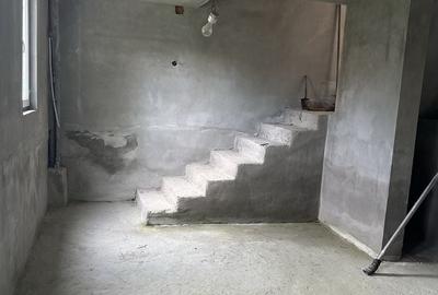 Casă cu 4 camere în Tătărani