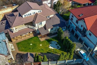 Casă individuală cu 8 camere cu Canalizare în Central - 3