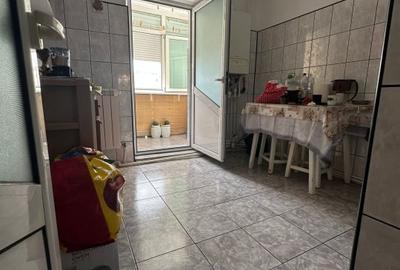 Apartament 3 camere decomandat, zona Buzaului, etaj 3. - 4