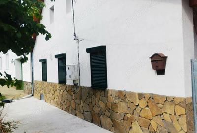 Casă cu Teren 686 Mp în Central - 11