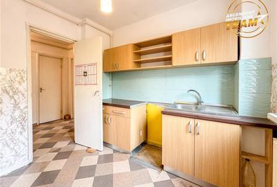 Apartament cu 3 camere semidecomandat, mobilat în Simeria - 11