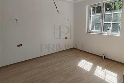Duplex despartit prin garaj - zona excelenta - toate utilitatile - asfalt - 13