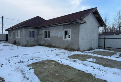 Casă cu 4 camere în Central - 1