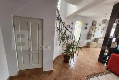 Casă cu 6 camere cu Teren 241 Mp în Central - 14