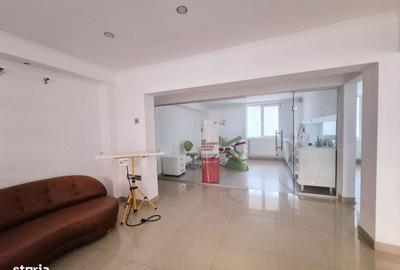 Spațiu comercial, de 90 mp, în Central - 4