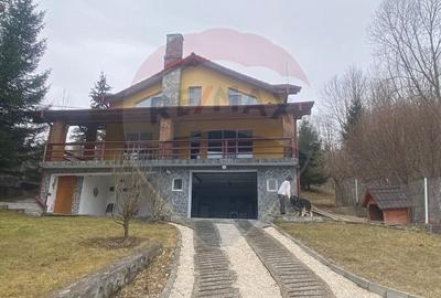 Casă individuală cu 6 camere în Dâmbovicioara