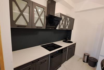 APARTAMENT 3 CAMERE   CU 3 BAI - LUX - LOC PARCARE - COMISION 0 - 13
