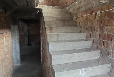 Spațiu comercial, de 600 mp, în Central - 9