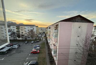 Apartament cu 2 camere decomandat în Micro 16 - 1